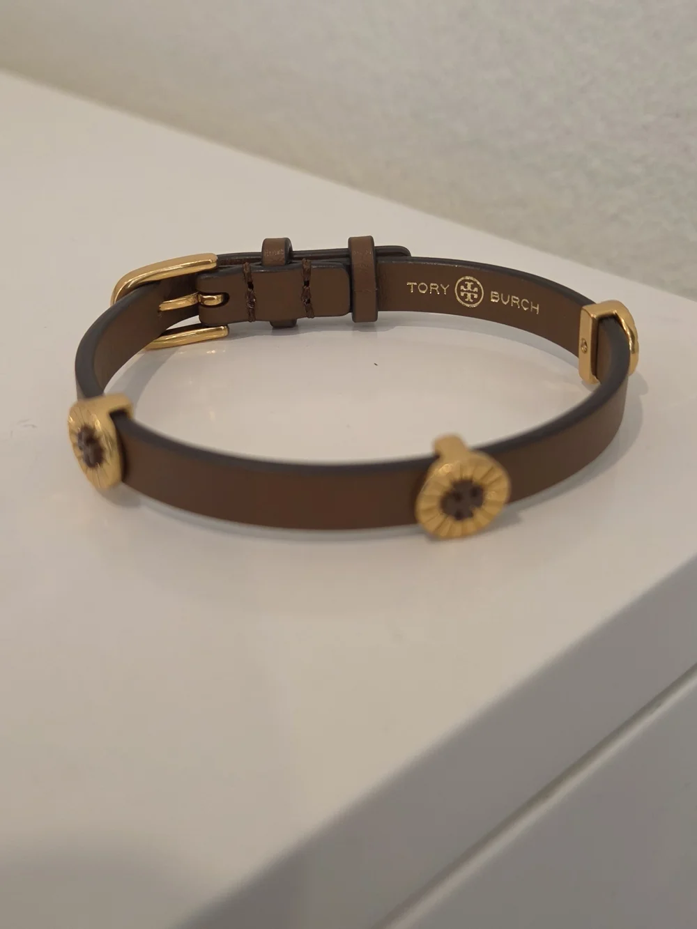 Brand New Tory Burch Brown Leather Gold Tone Logo Single Wrap Bracelet